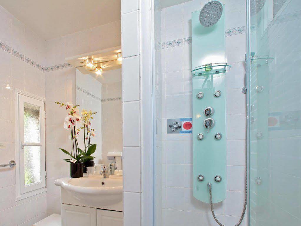 Hotel Logis Le Cygne 2*